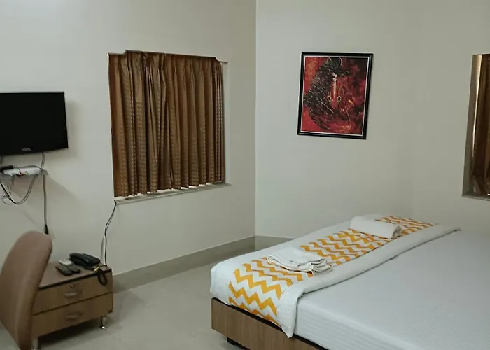 Poulomi Hotel & Associate